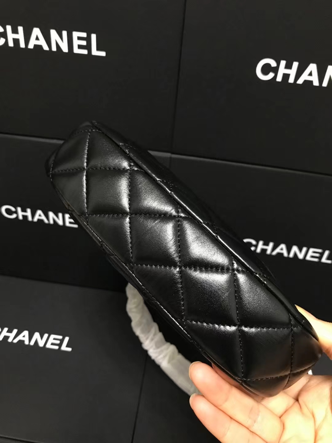 Chanel 升级版小香型号:AS3647简介: 质量 之作 华丽与气质的前沿 是你意想不到的尊贵