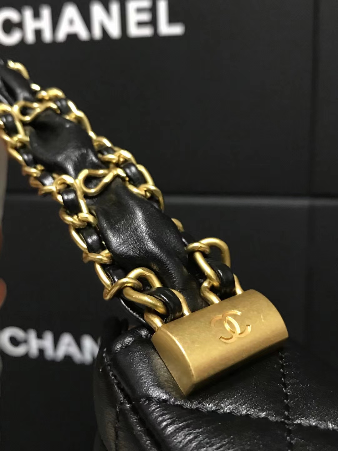 Chanel 升级版大号型号:AS4422简介: 质量 之作 华丽与气质的前沿 是你意想不到的尊贵