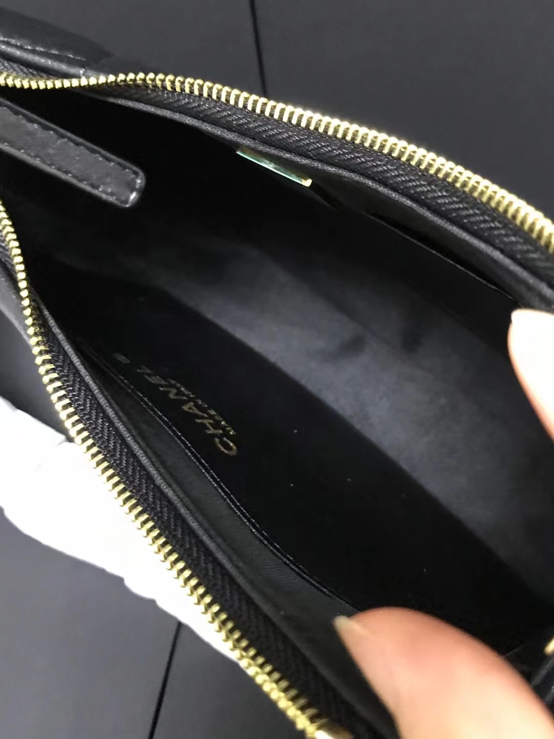 Chanel 升级版大号型号:AS4422简介: 质量 之作 华丽与气质的前沿 是你意想不到的尊贵