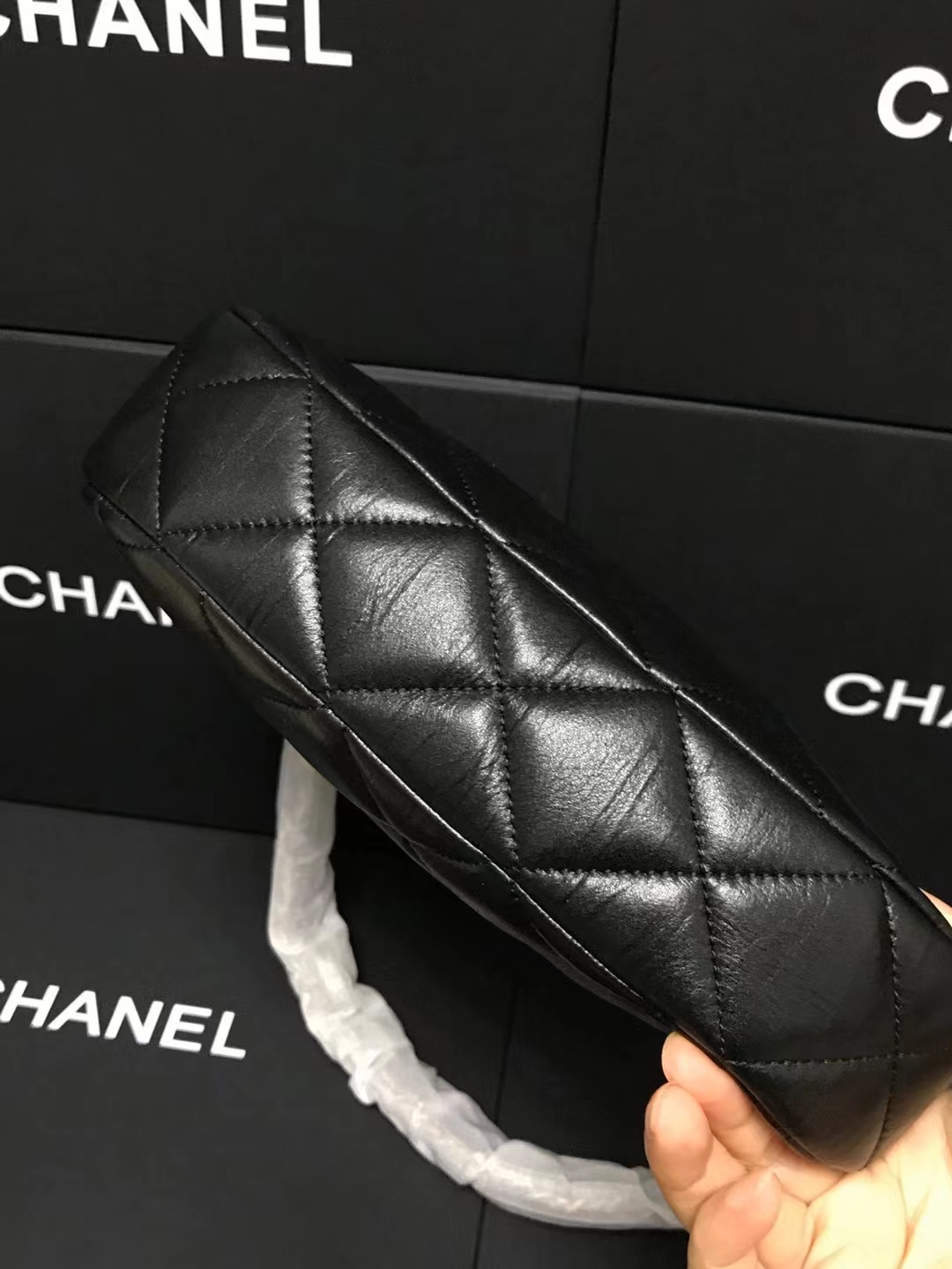 Chanel 升级版大号型号:AS4422简介: 质量 之作 华丽与气质的前沿 是你意想不到的尊贵