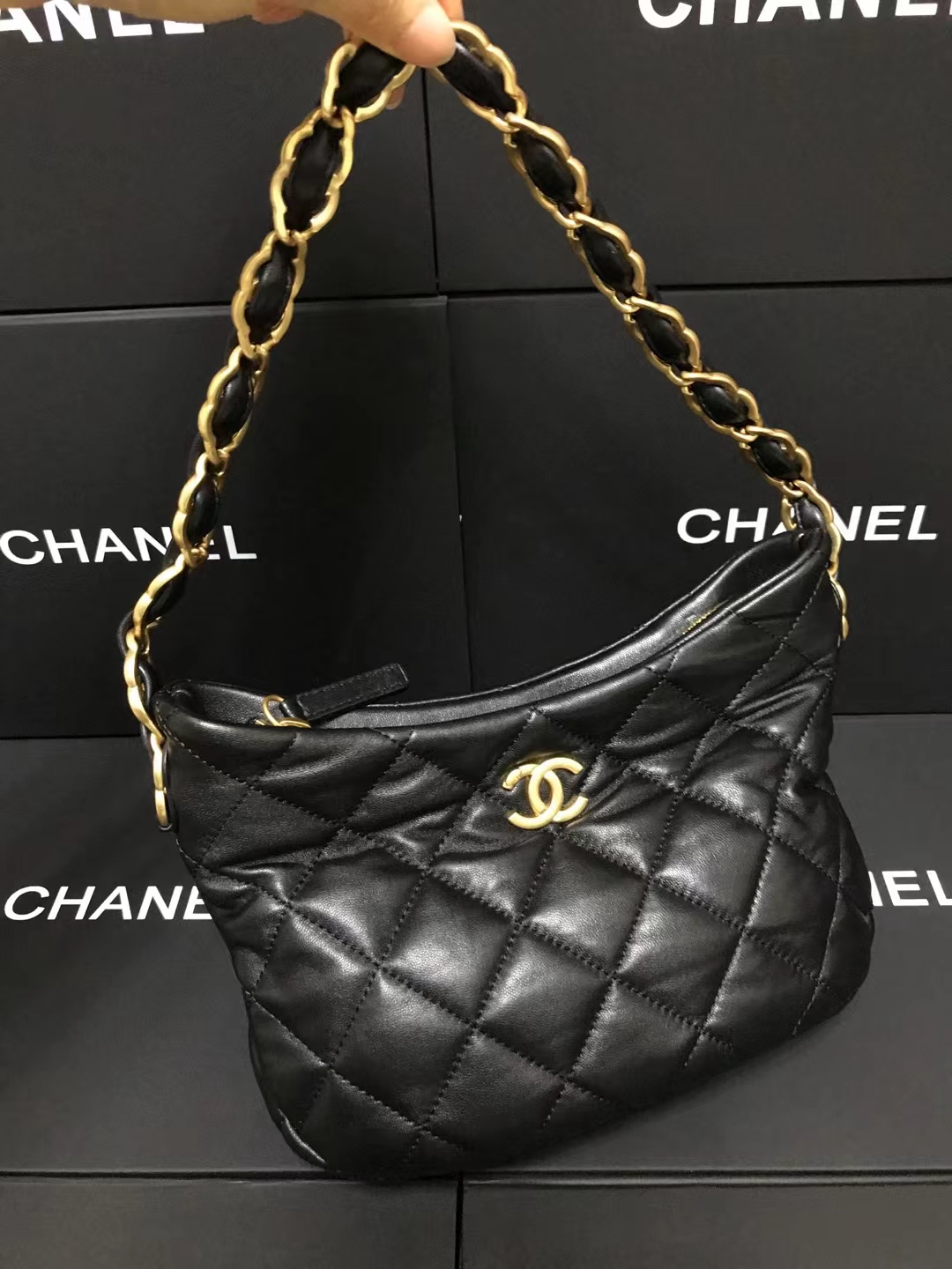 Chanel 型号:3562 简介:普通质量 之作 华丽与气质的前沿 是你意想不到的尊贵 皮种: 进口牛皮