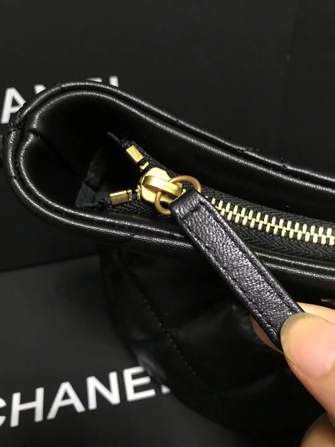 Chanel 型号:3562 简介:普通质量 之作 华丽与气质的前沿 是你意想不到的尊贵 皮种: 进口牛皮