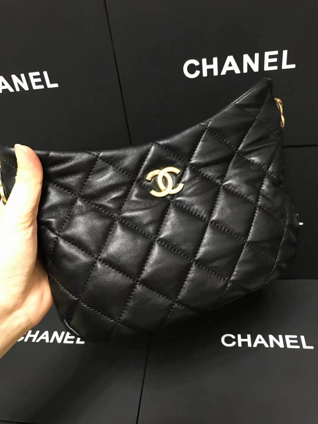 Chanel 型号:3562 简介:普通质量 之作 华丽与气质的前沿 是你意想不到的尊贵 皮种: 进口牛皮