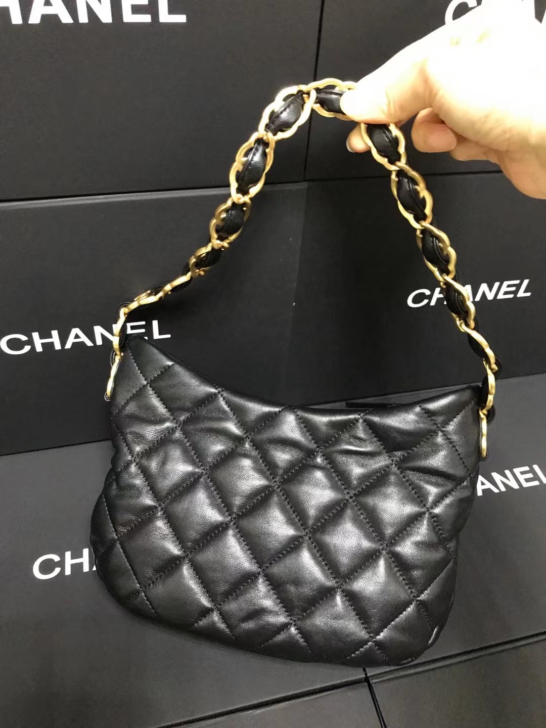 Chanel 型号:3562 简介:普通质量 之作 华丽与气质的前沿 是你意想不到的尊贵 皮种: 进口牛皮