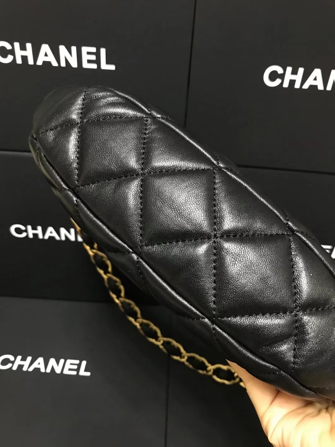 Chanel 型号:3562 简介:普通质量 之作 华丽与气质的前沿 是你意想不到的尊贵 皮种: 进口牛皮