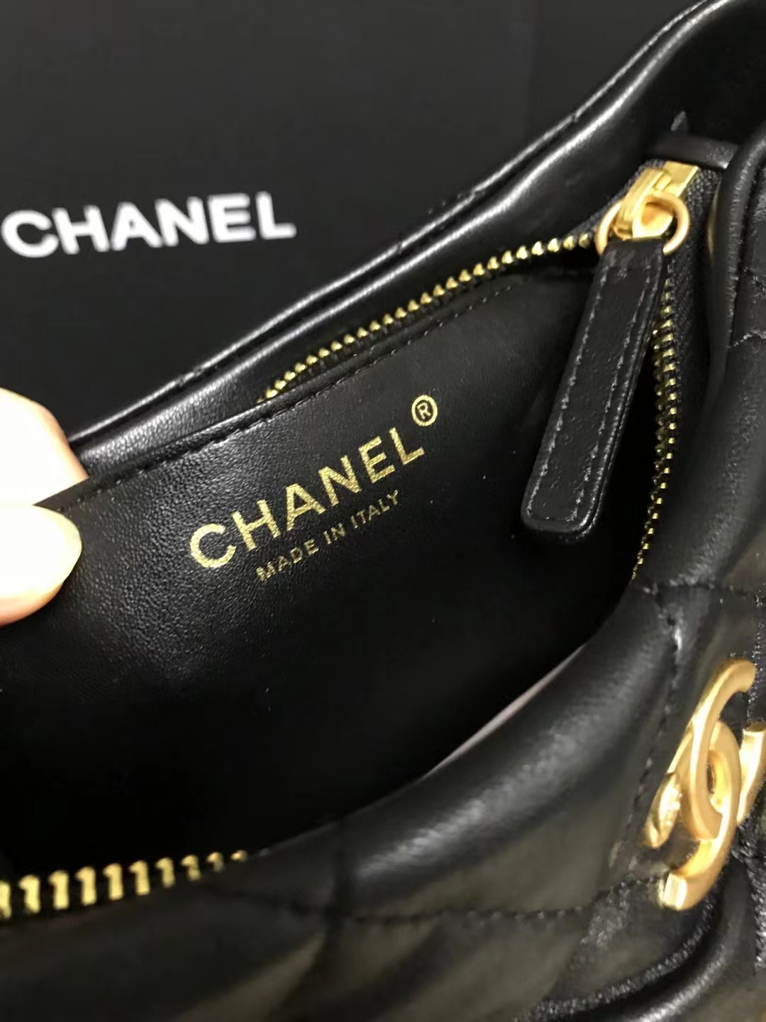 Chanel 型号:3562 简介:普通质量 之作 华丽与气质的前沿 是你意想不到的尊贵 皮种: 进口牛皮