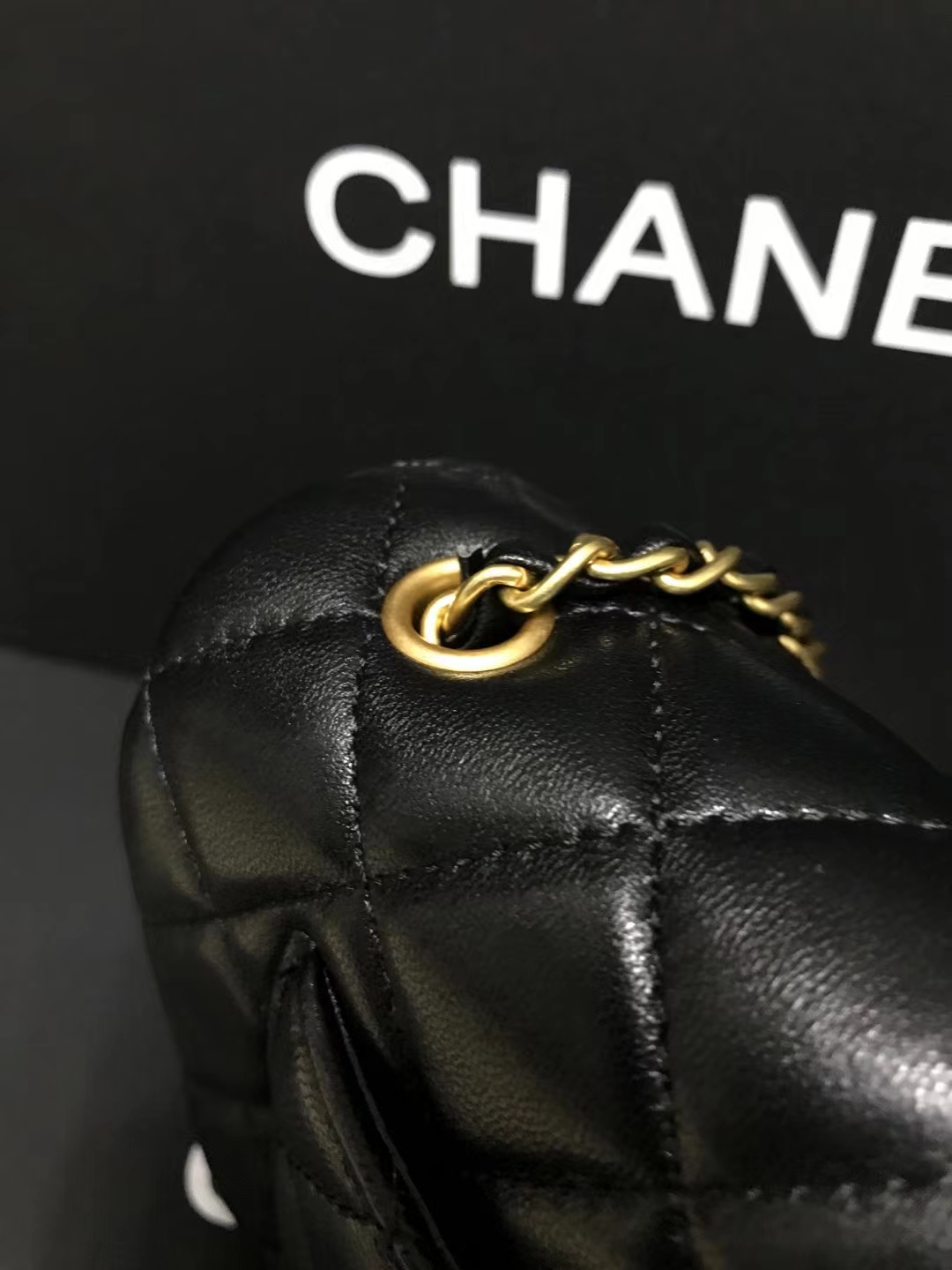 Chanel 升级版cf方胖子型号:AS1787简介: 质量 之作 华丽与气质的前沿 是你意想不到的尊贵