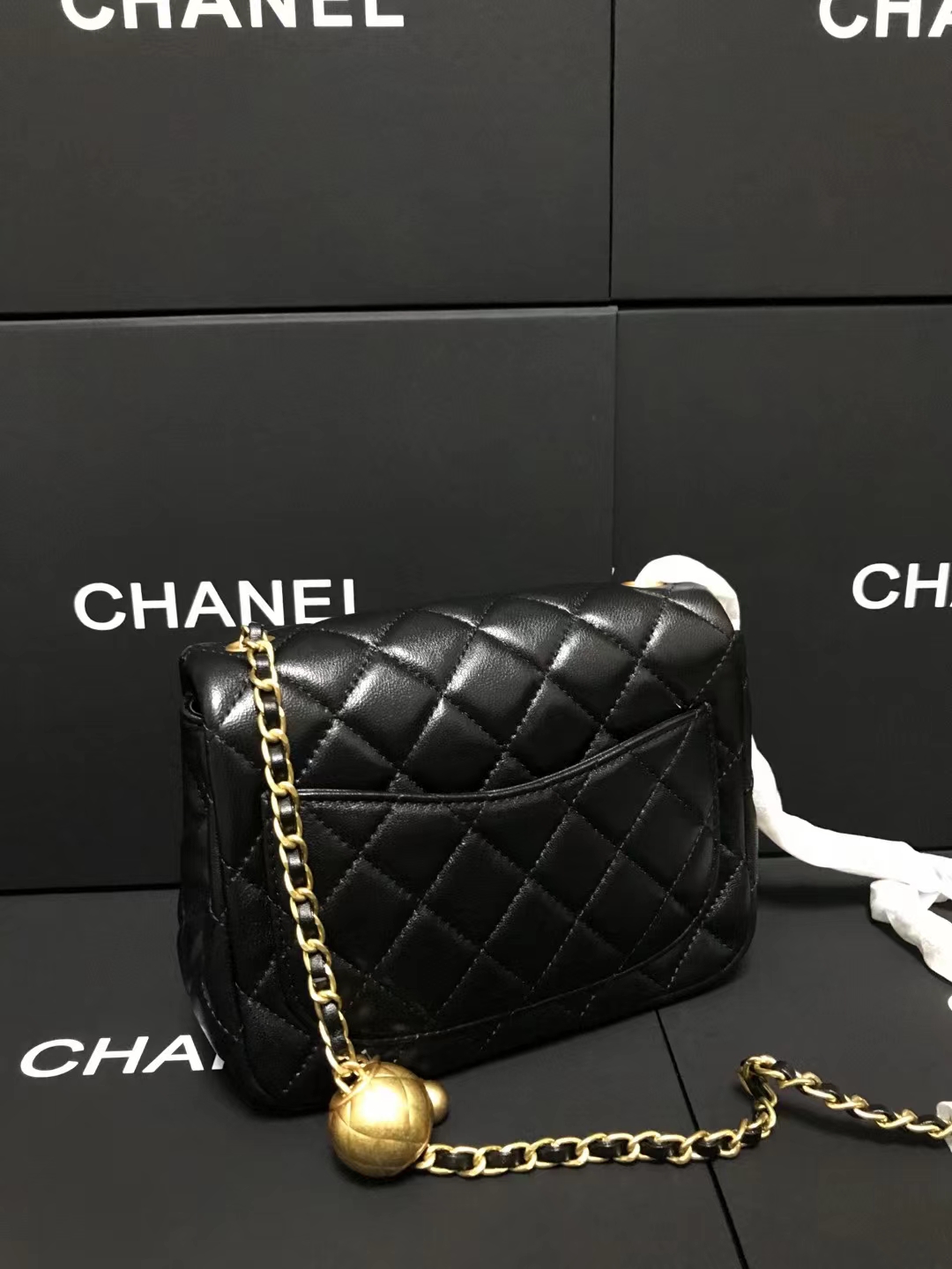Chanel 升级版cf方胖子型号:AS1786简介: 质量 之作 华丽与气质的前沿 是你意想不到的尊贵