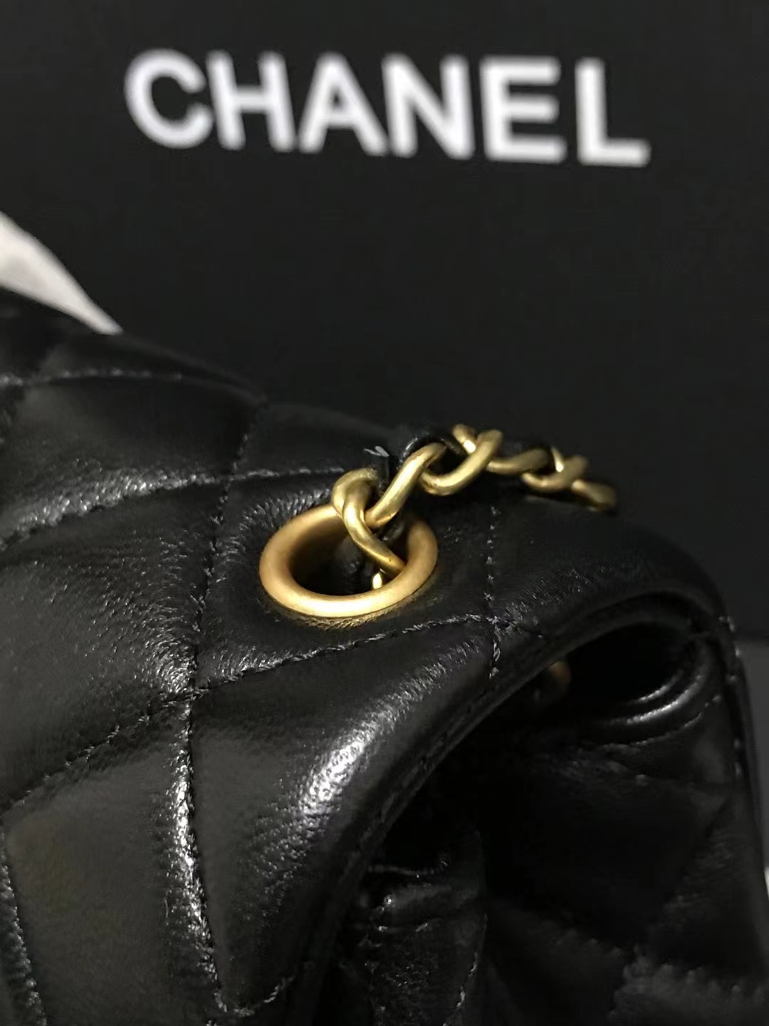 Chanel 升级版cf方胖子型号:AS1786简介: 质量 之作 华丽与气质的前沿 是你意想不到的尊贵