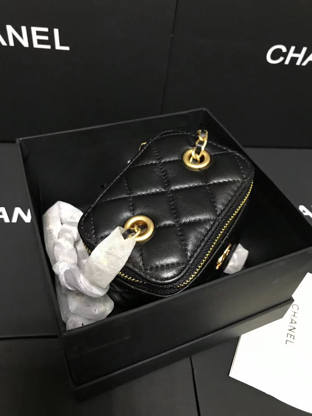Chanel 升级版方盒子型号:AS2158简介: 质量 之作 华丽与气质的前沿 是你意想不到的尊贵