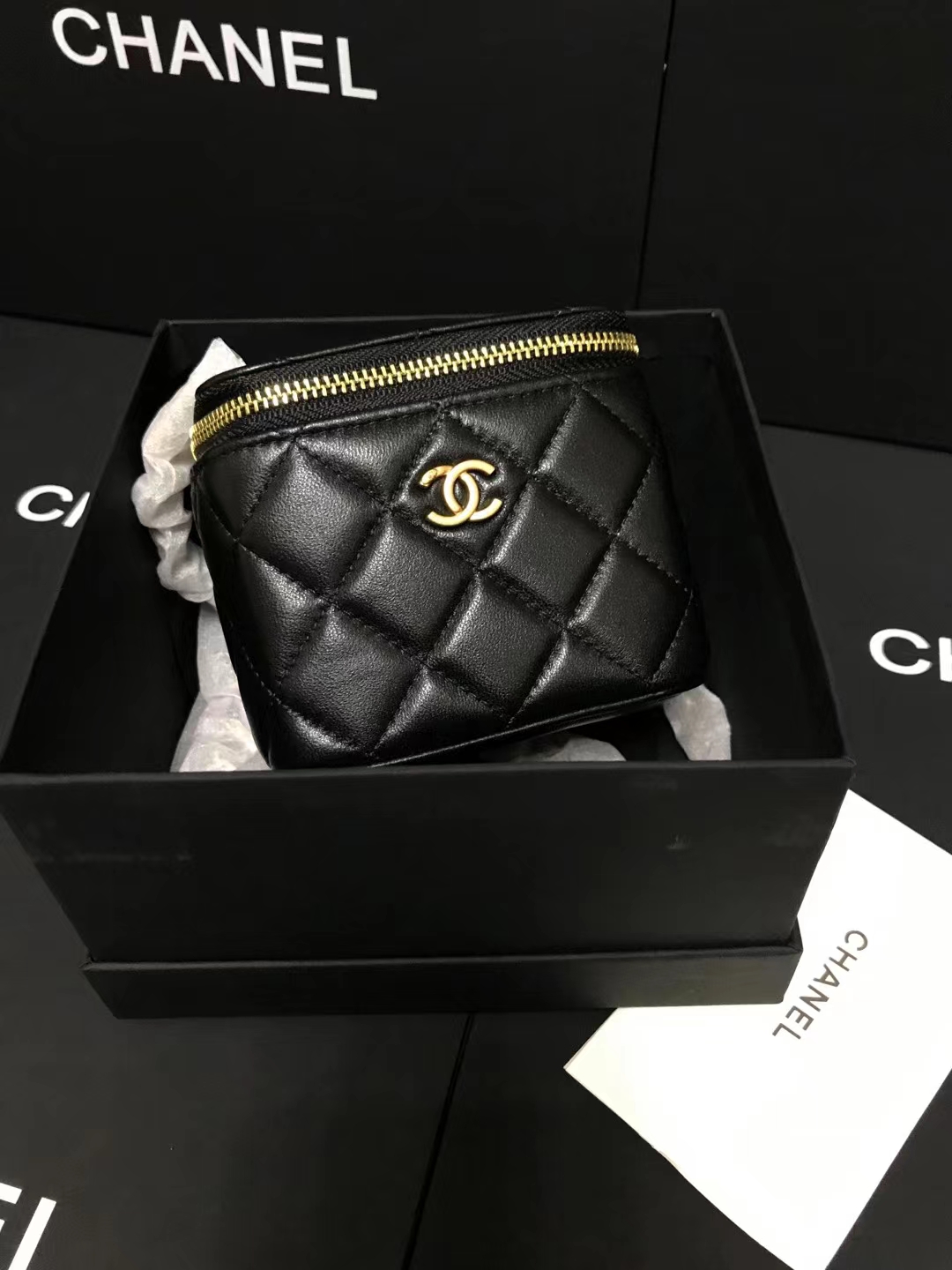Chanel 升级版方盒子型号:AS2158简介: 质量 之作 华丽与气质的前沿 是你意想不到的尊贵