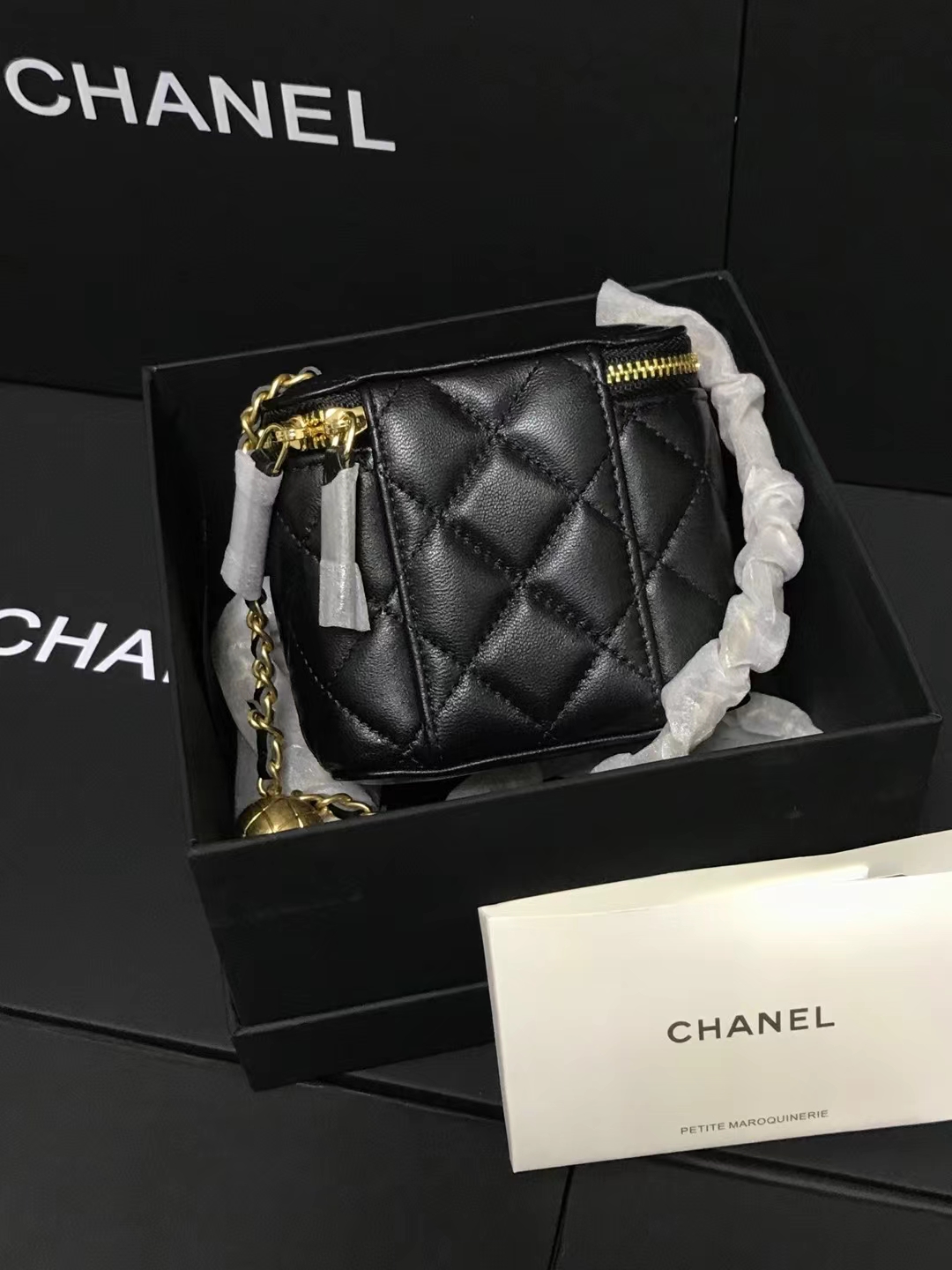 Chanel 升级版方盒子型号:AS2158简介: 质量 之作 华丽与气质的前沿 是你意想不到的尊贵