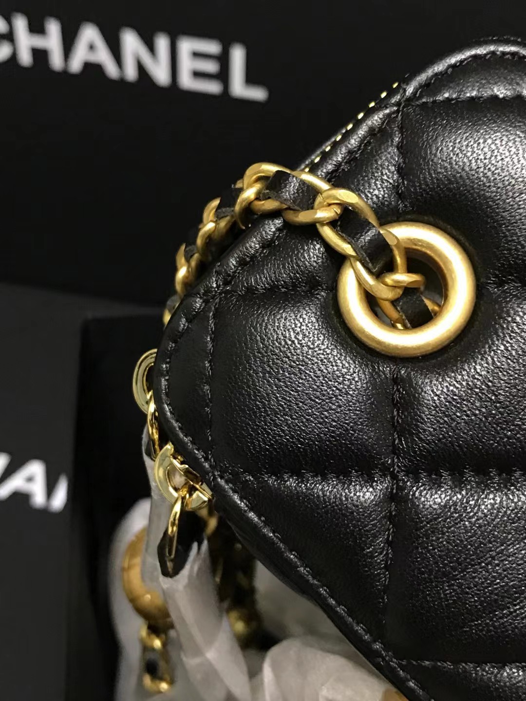 Chanel 升级版方盒子型号:AS2158简介: 质量 之作 华丽与气质的前沿 是你意想不到的尊贵