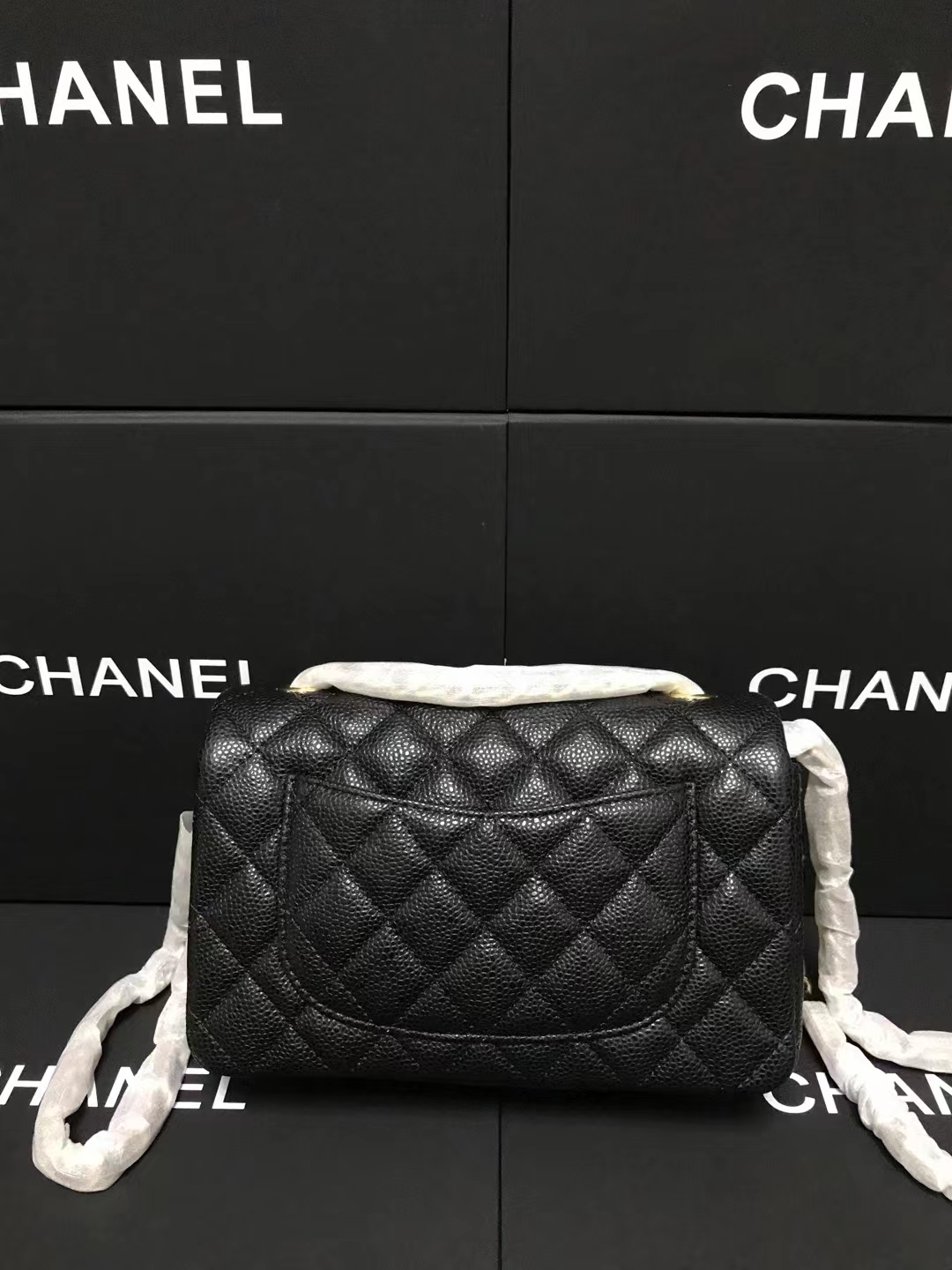 Chanel 升级版cf方胖子型号:AS1116简介: 质量 之作 华丽与气质的前沿 是你意想不到的尊贵