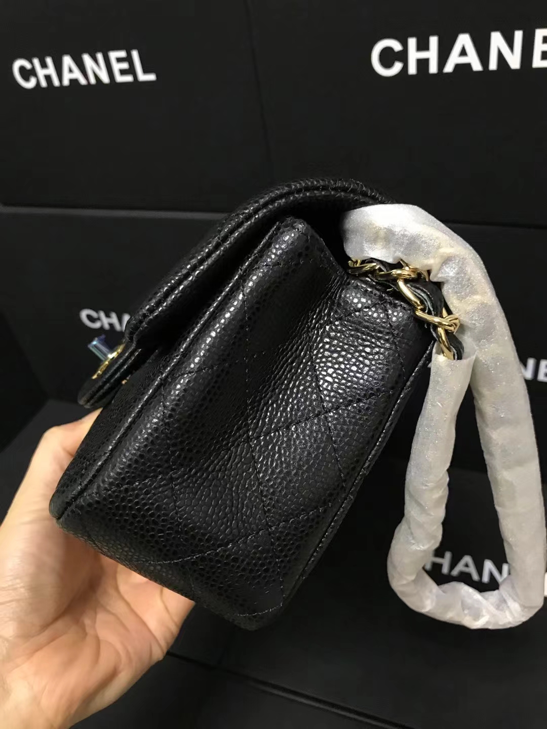Chanel 升级版cf方胖子型号:AS1116简介: 质量 之作 华丽与气质的前沿 是你意想不到的尊贵