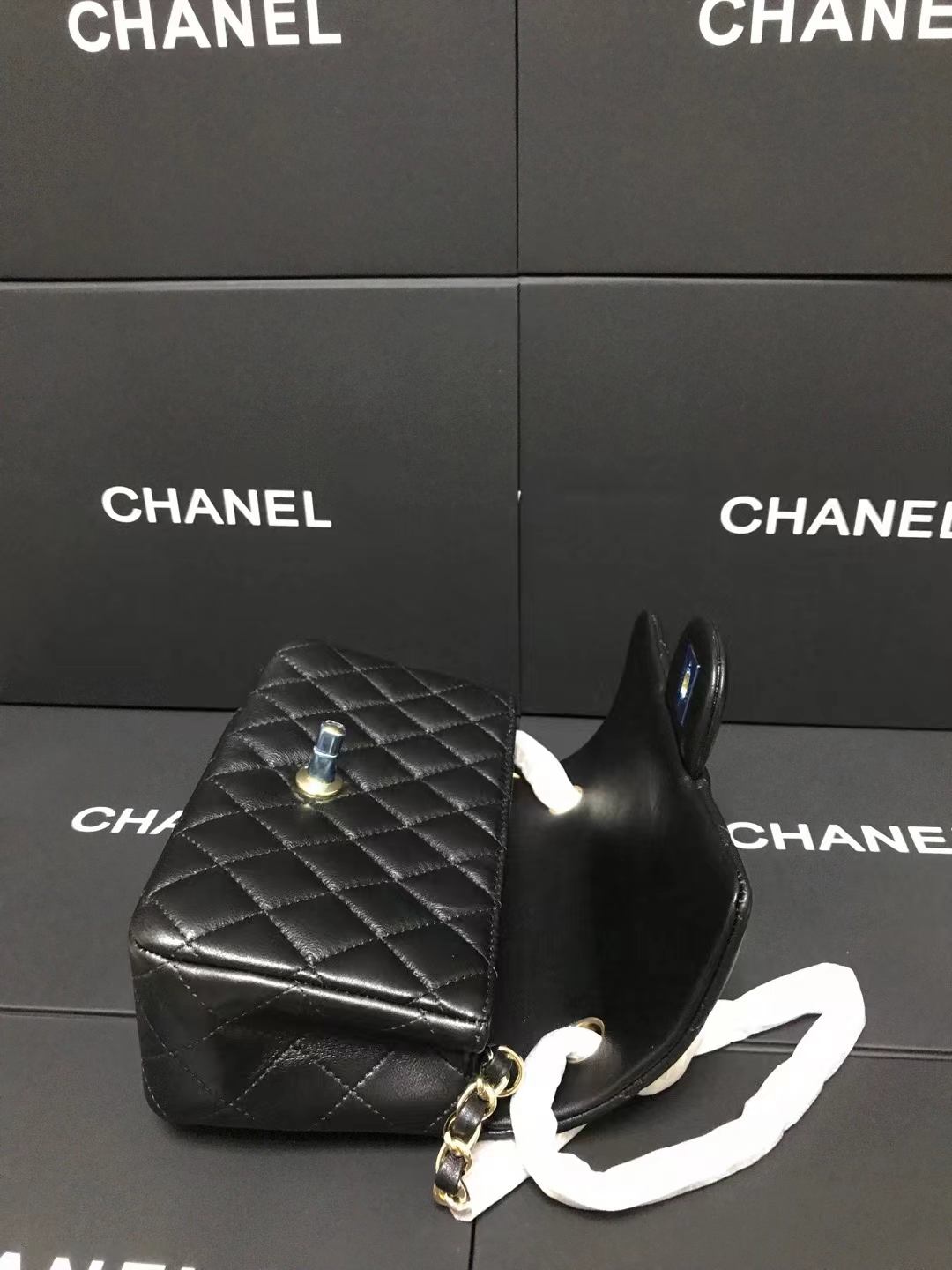 Chanel 升级版cf方胖子型号:AS1116简介: 质量 之作 华丽与气质的前沿 是你意想不到的尊贵