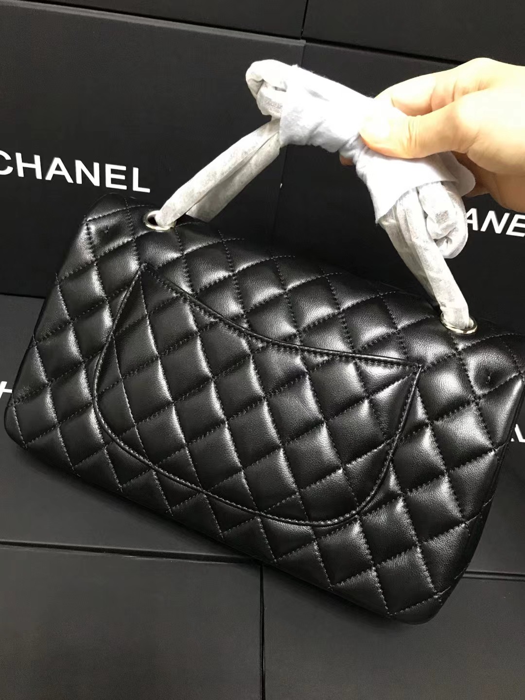 Chanel 升级版CF型号:AS1112简介: 质量 之作 华丽与气质的前沿 是你意想不到的尊贵