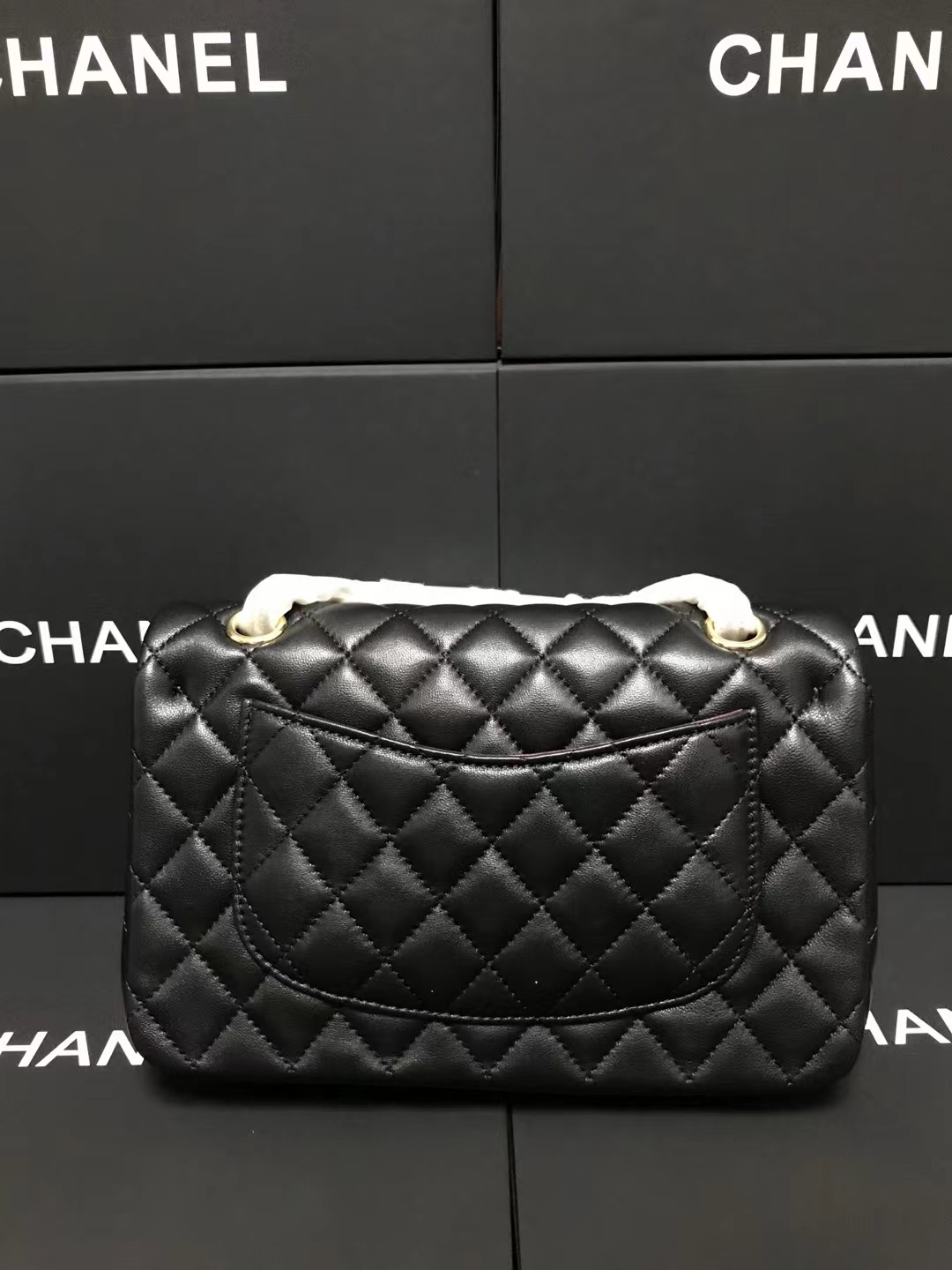 Chanel 升级版CF型号:AS1112简介: 质量 之作 华丽与气质的前沿 是你意想不到的尊贵