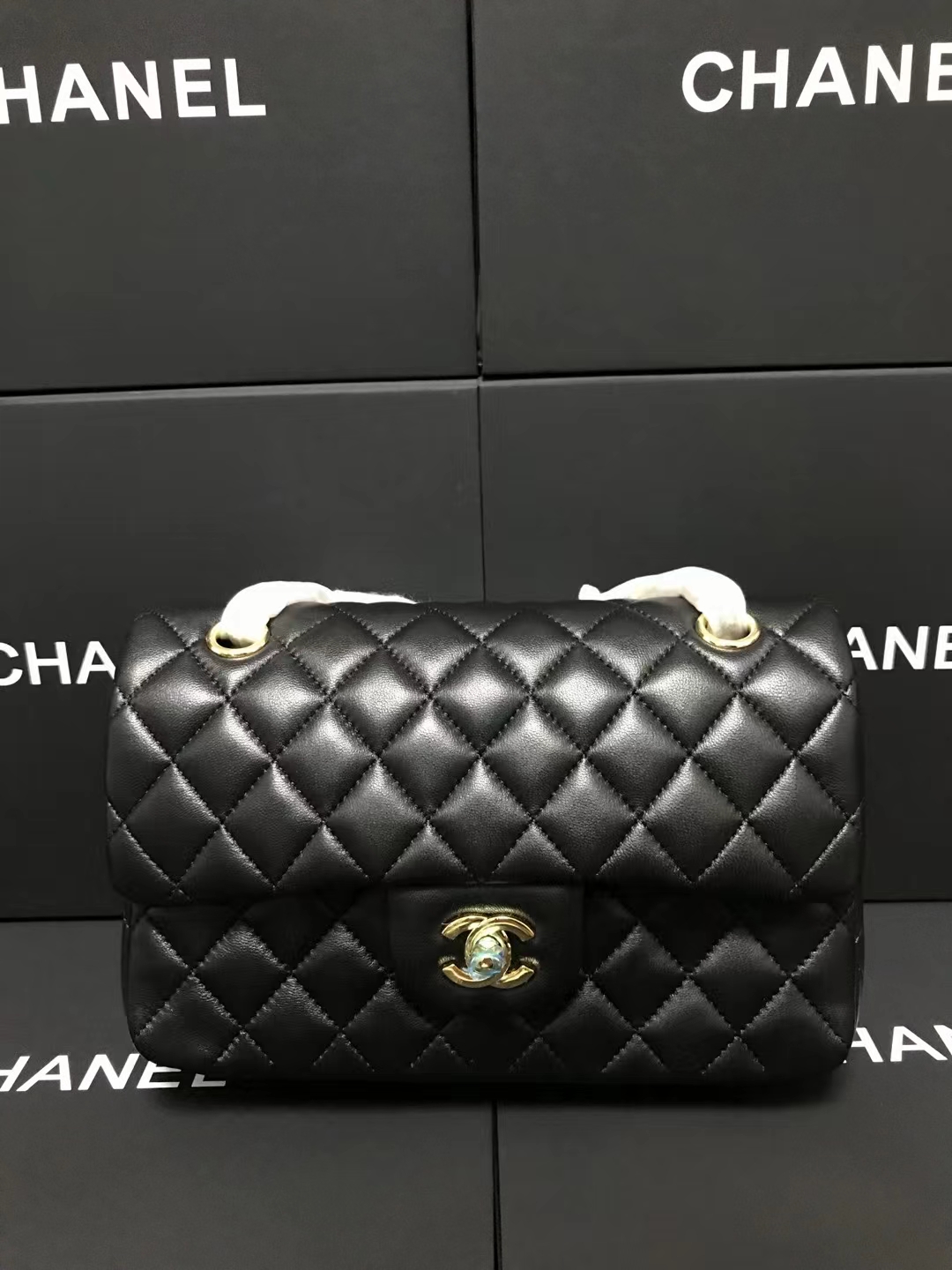 Chanel 升级版CF型号:AS1112简介: 质量 之作 华丽与气质的前沿 是你意想不到的尊贵