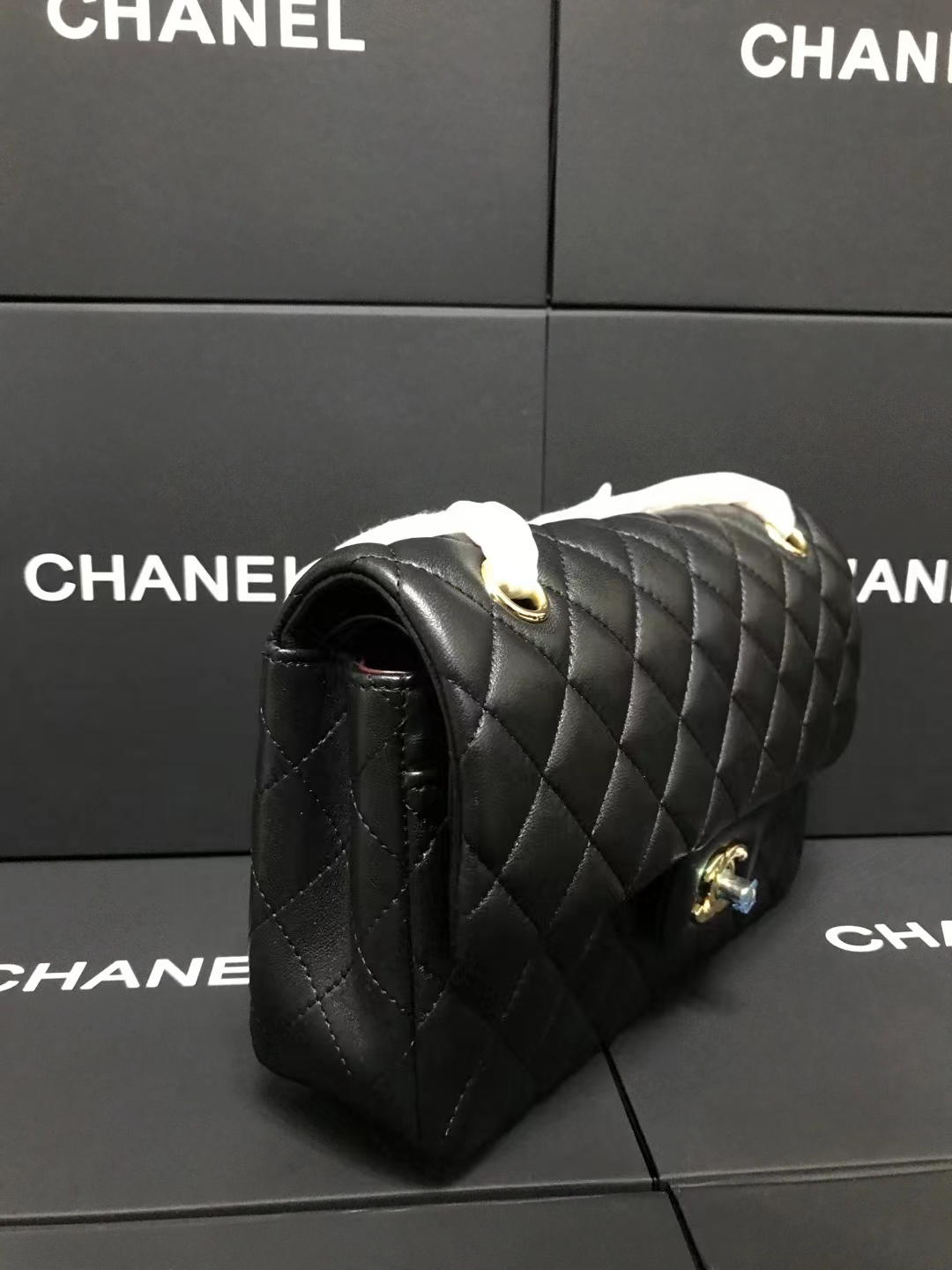 Chanel 升级版CF型号:AS1112简介: 质量 之作 华丽与气质的前沿 是你意想不到的尊贵