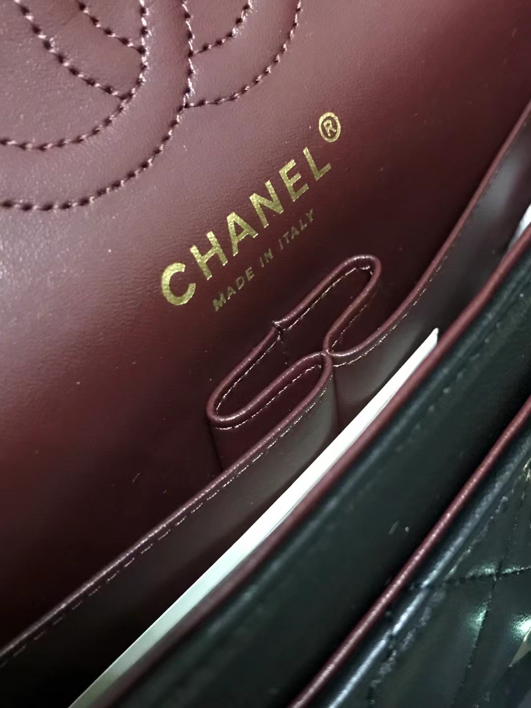 Chanel 升级版CF型号:AS1112简介: 质量 之作 华丽与气质的前沿 是你意想不到的尊贵