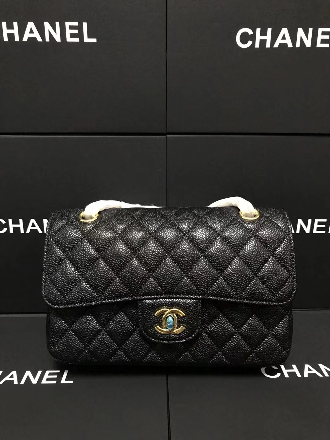 Chanel 升级版CF型号:AS1111简介: 质量 之作 华丽与气质的前沿 是你意想不到的尊贵