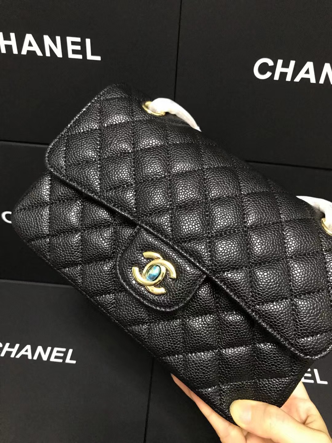 Chanel 升级版CF型号:AS1111简介: 质量 之作 华丽与气质的前沿 是你意想不到的尊贵