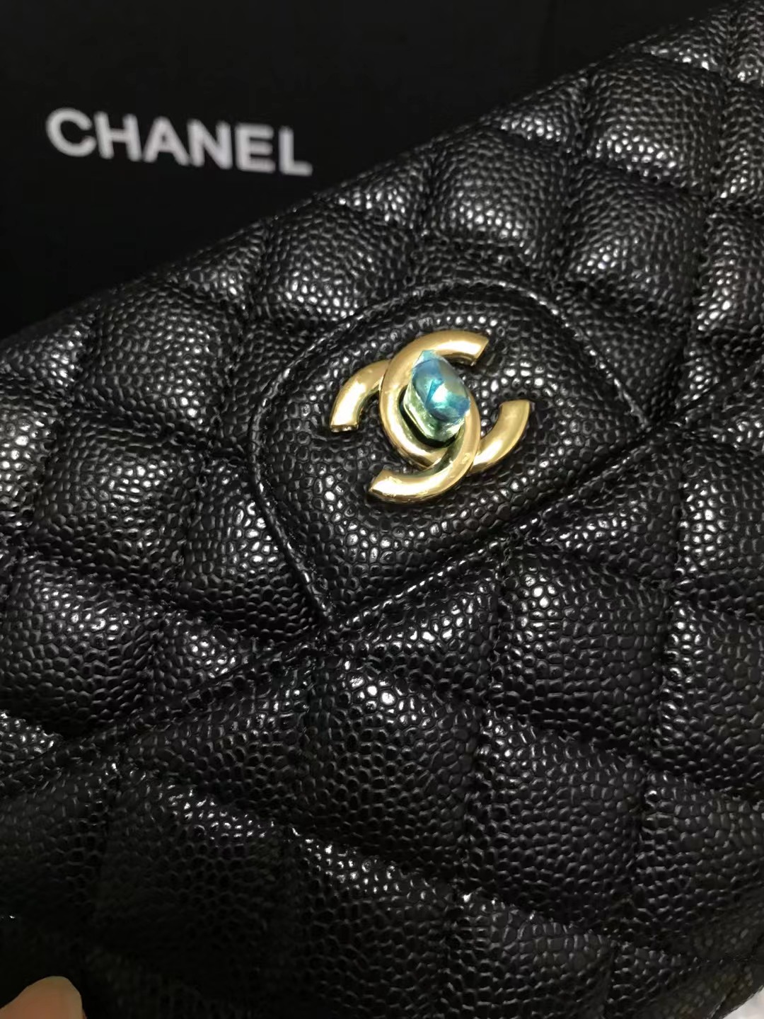 Chanel 升级版CF型号:AS1111简介: 质量 之作 华丽与气质的前沿 是你意想不到的尊贵