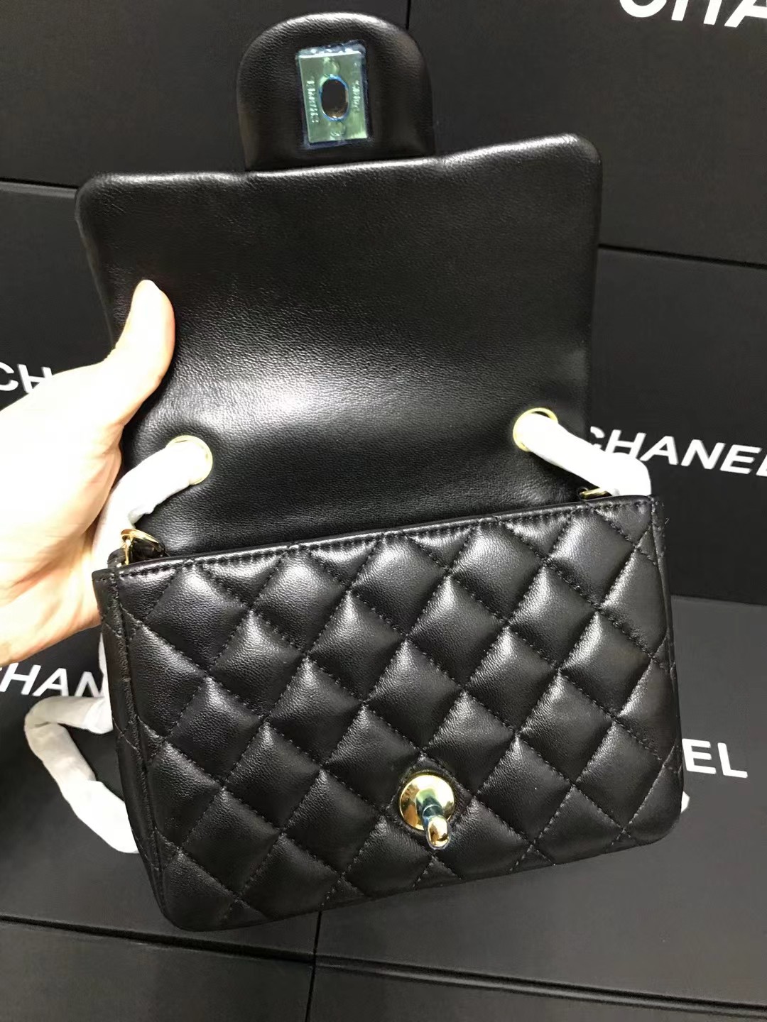 Chanel 升级版cf方胖子型号:AS1115简介: 质量 之作 华丽与气质的前沿 是你意想不到的尊贵