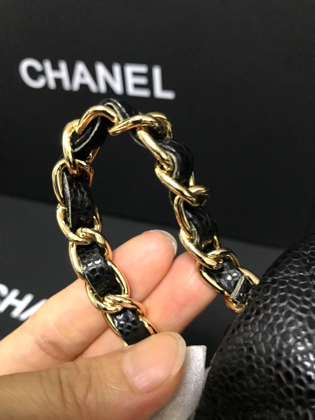 Chanel 升级版cf方胖子号:AS1115简介: 质量 之作 华丽与气质的前沿 是你意想不到的尊贵