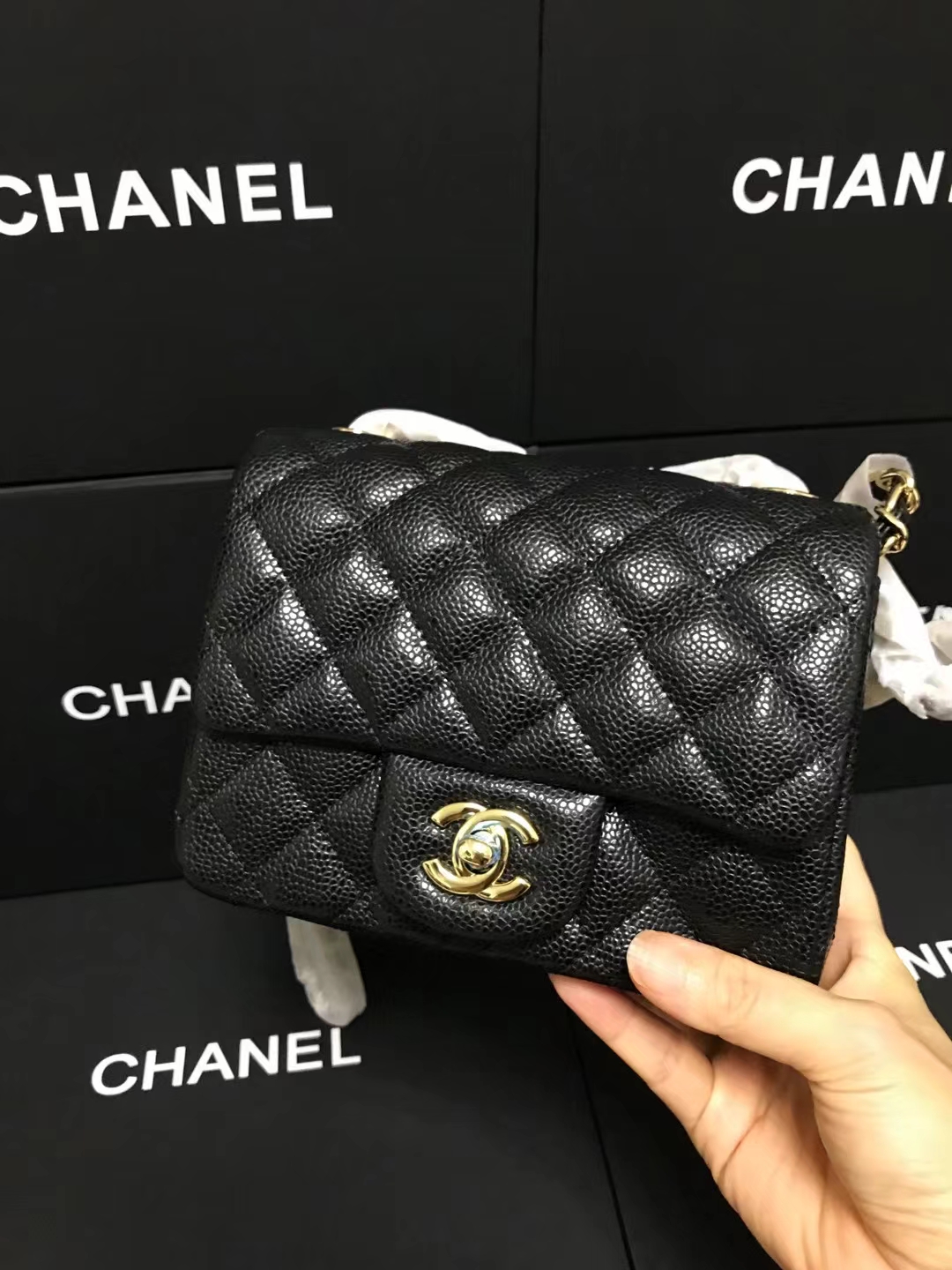 Chanel 升级版cf方胖子号:AS1115简介: 质量 之作 华丽与气质的前沿 是你意想不到的尊贵