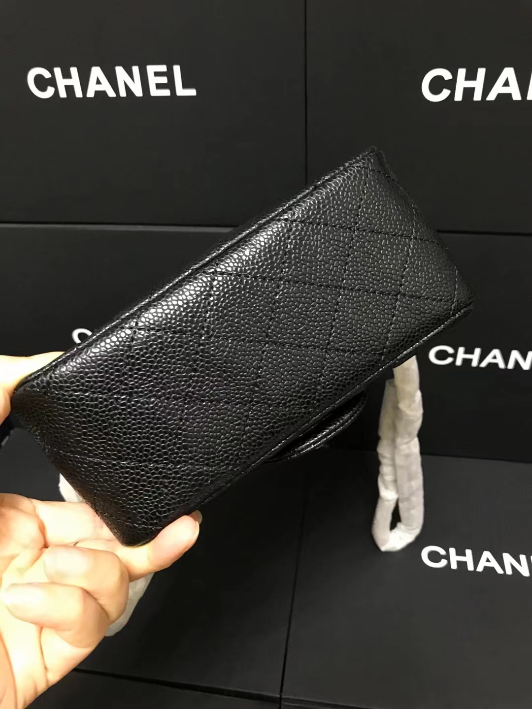 Chanel 升级版cf方胖子号:AS1115简介: 质量 之作 华丽与气质的前沿 是你意想不到的尊贵