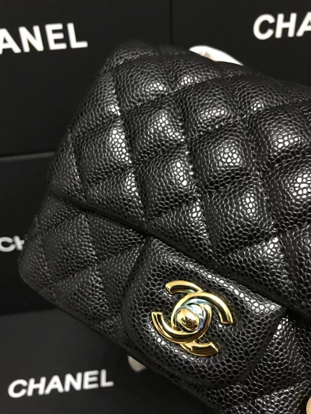 Chanel 升级版cf方胖子号:AS1115简介: 质量 之作 华丽与气质的前沿 是你意想不到的尊贵