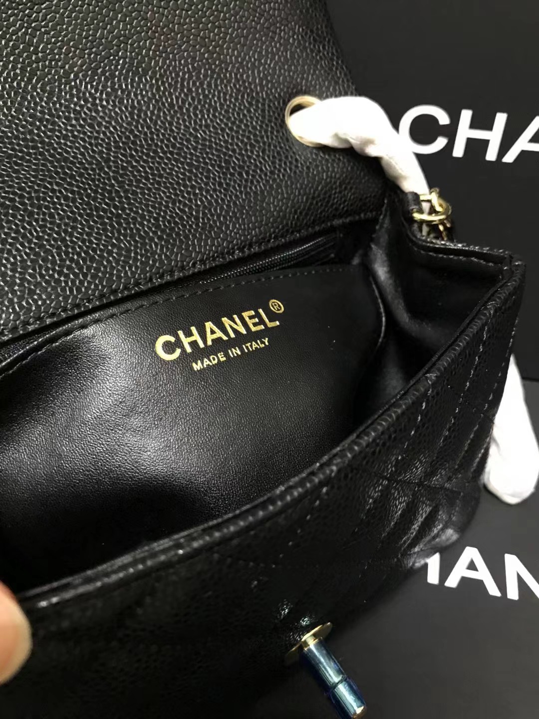 Chanel 升级版cf方胖子号:AS1115简介: 质量 之作 华丽与气质的前沿 是你意想不到的尊贵