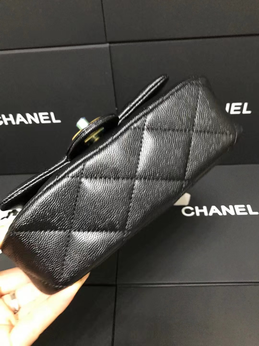 Chanel 升级版方胖子cf型号:AS3829简介: 质量 之作 华丽与气质的前沿 是你意想不到的尊贵