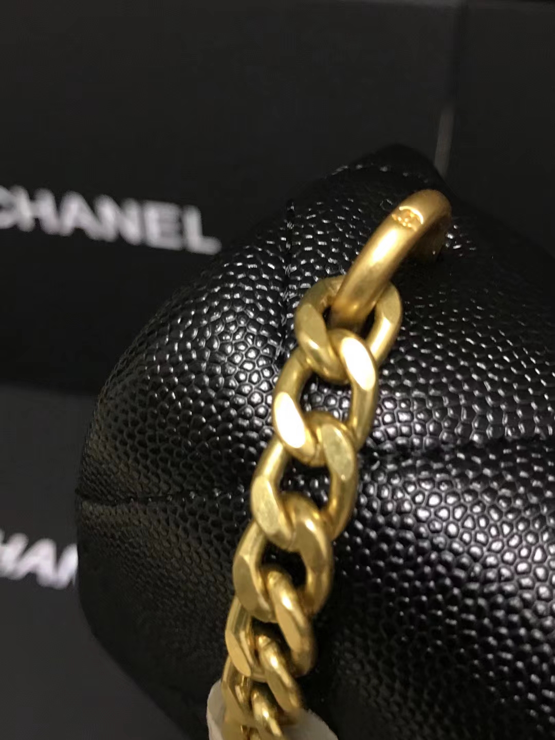 Chanel 升级版方胖子cf型号:AS3829简介: 质量 之作 华丽与气质的前沿 是你意想不到的尊贵