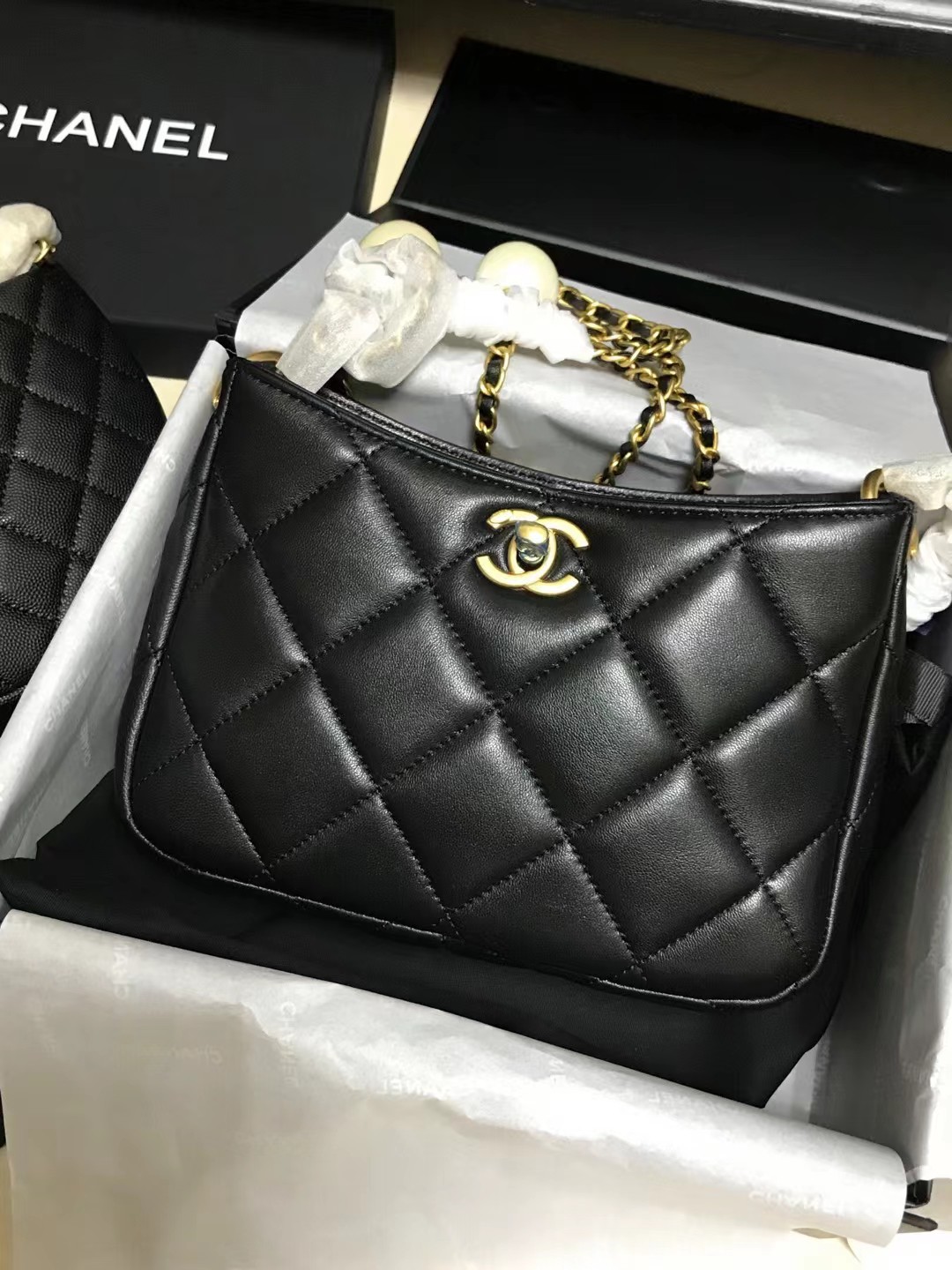 Chanel 升级版型号:AS4859简介: 质量 之作 华丽与气质的前沿 是你意想不到的尊贵