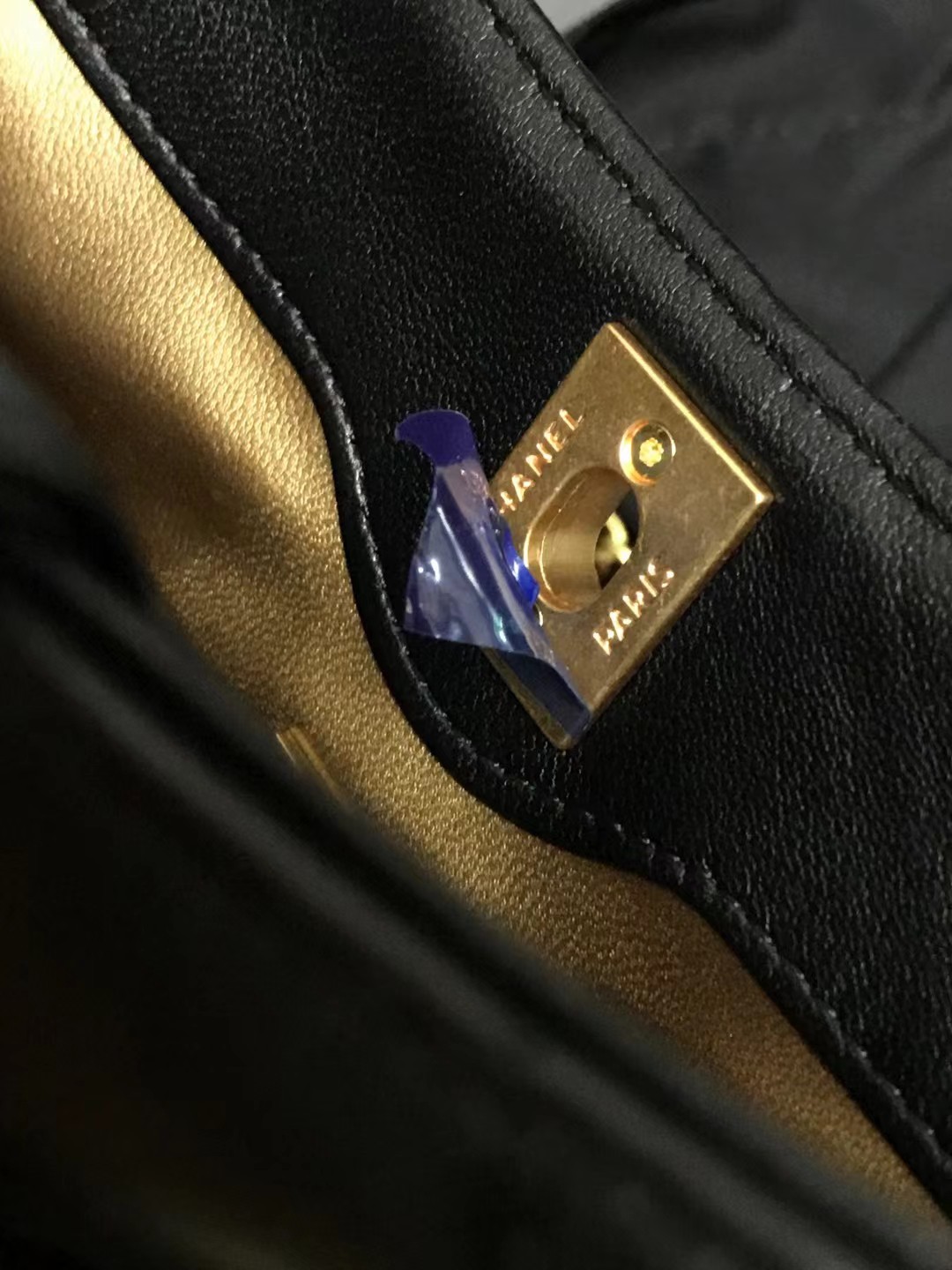Chanel 升级版型号:AS4859简介: 质量 之作 华丽与气质的前沿 是你意想不到的尊贵