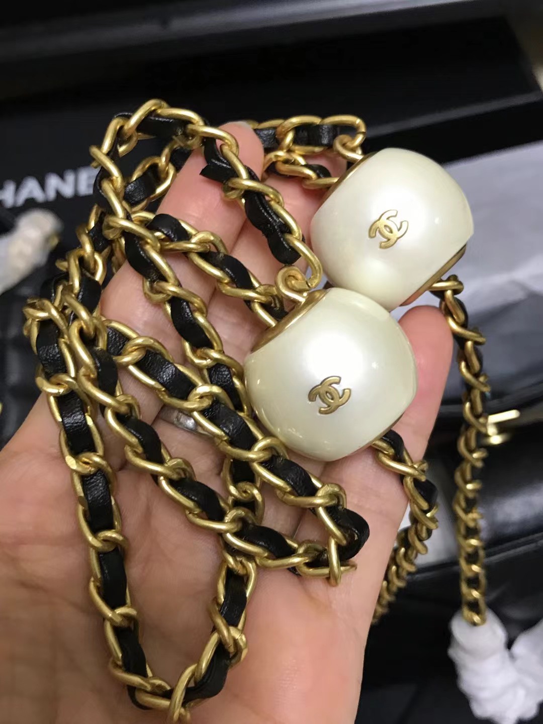 Chanel 升级版型号:AS4859简介: 质量 之作 华丽与气质的前沿 是你意想不到的尊贵