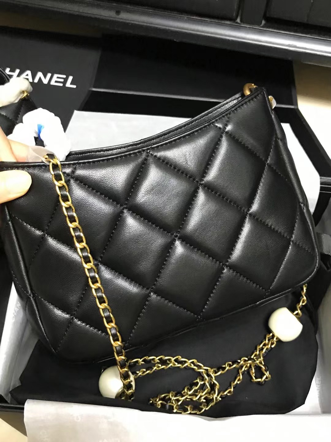 Chanel 升级版型号:AS4859简介: 质量 之作 华丽与气质的前沿 是你意想不到的尊贵