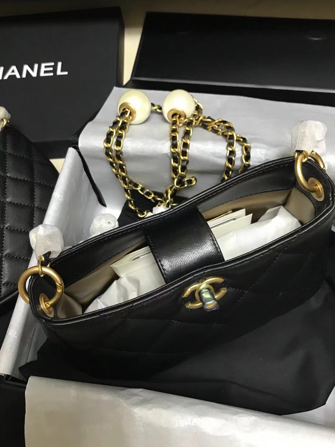 Chanel 升级版型号:AS4859简介: 质量 之作 华丽与气质的前沿 是你意想不到的尊贵