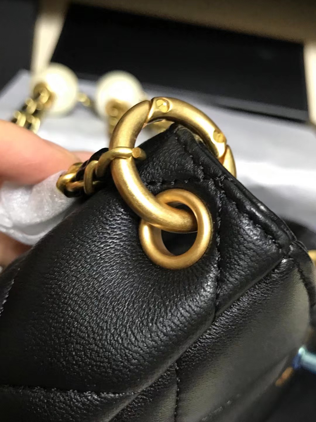 Chanel 升级版型号:AS4859简介: 质量 之作 华丽与气质的前沿 是你意想不到的尊贵