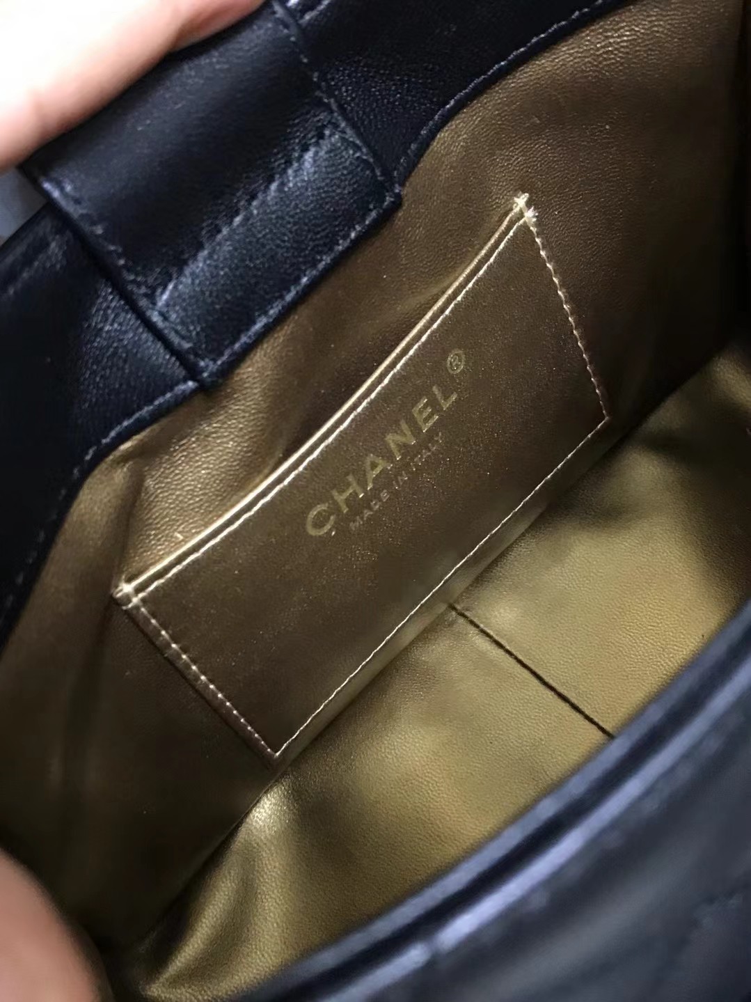 Chanel 升级版型号:AS4859简介: 质量 之作 华丽与气质的前沿 是你意想不到的尊贵