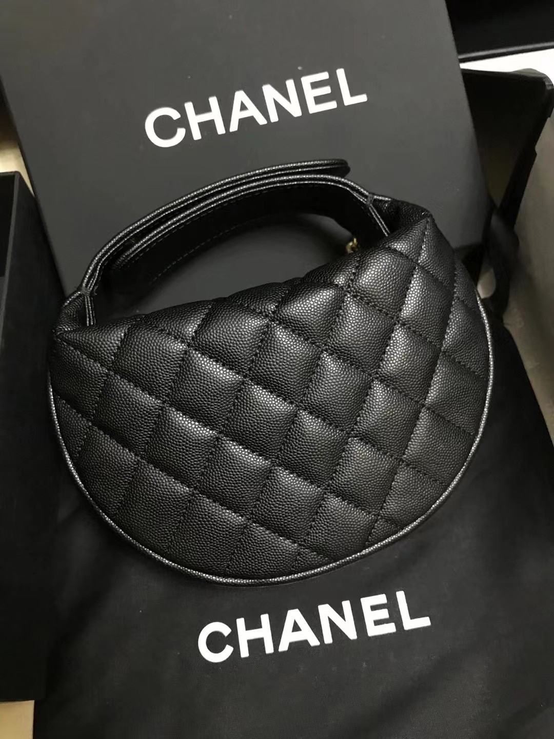 Chanel 升级版型号:AS3943简介: 质量 之作 华丽与气质的前沿 是你意想不到的尊贵