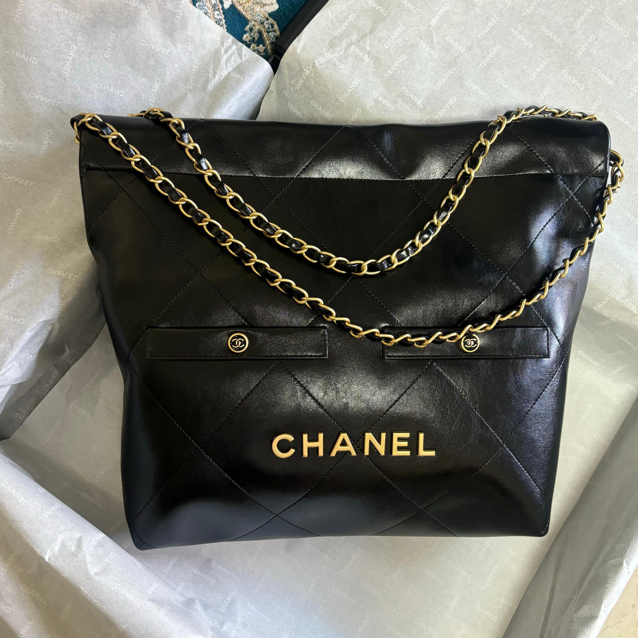 Chanel 升级版新款小香垃圾袋型号:AS3260牛皮简介: 质量 之作 华丽与气质的前沿