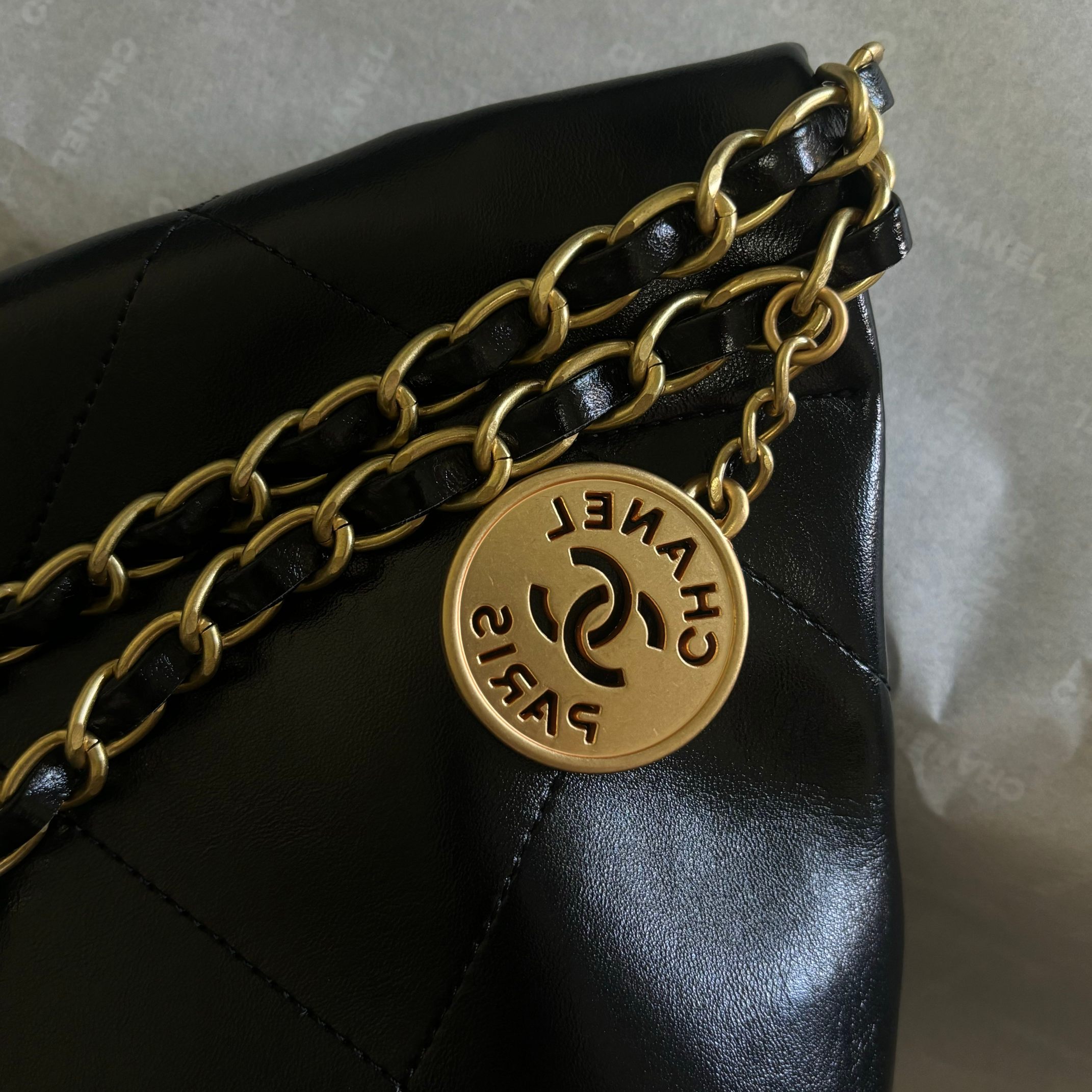 Chanel 升级版新款小香垃圾袋型号:AS3260牛皮简介: 质量 之作 华丽与气质的前沿
