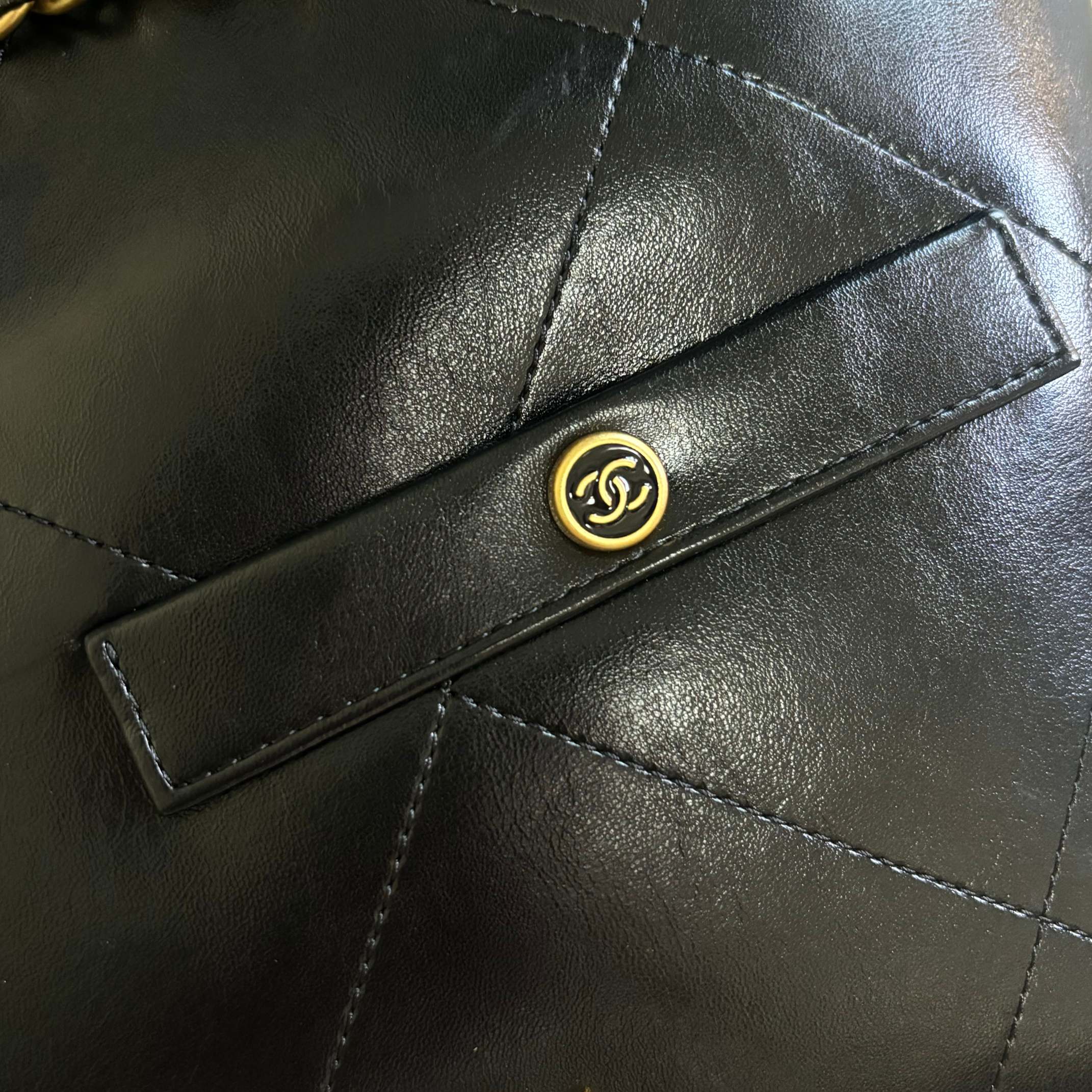 Chanel 升级版新款小香垃圾袋型号:AS3260牛皮简介: 质量 之作 华丽与气质的前沿