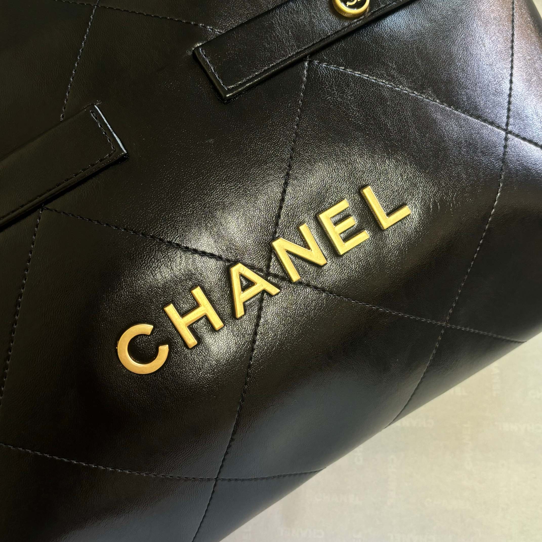 Chanel 升级版新款小香垃圾袋型号:AS3260牛皮简介: 质量 之作 华丽与气质的前沿