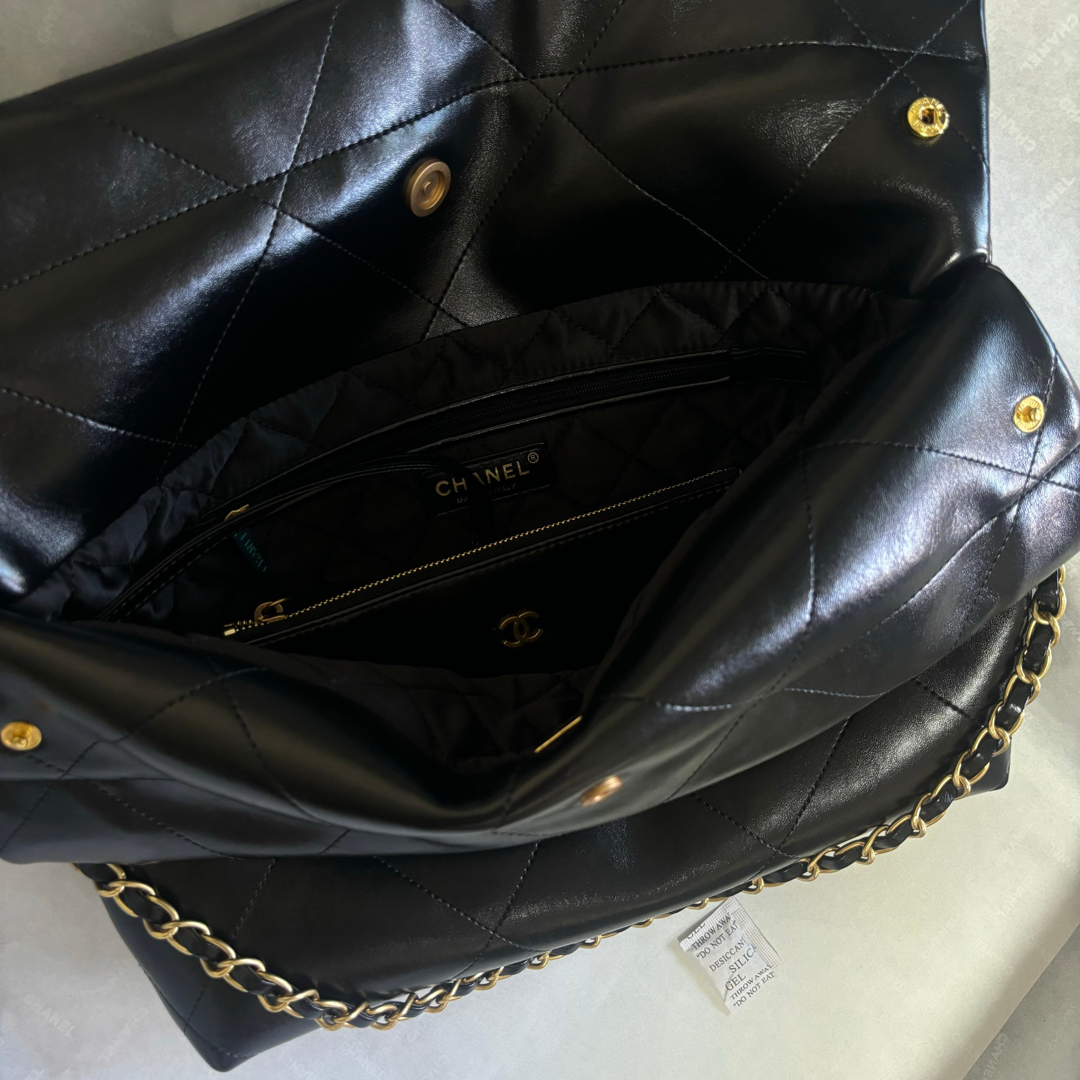 Chanel 升级版新款小香垃圾袋型号:AS3260牛皮简介: 质量 之作 华丽与气质的前沿
