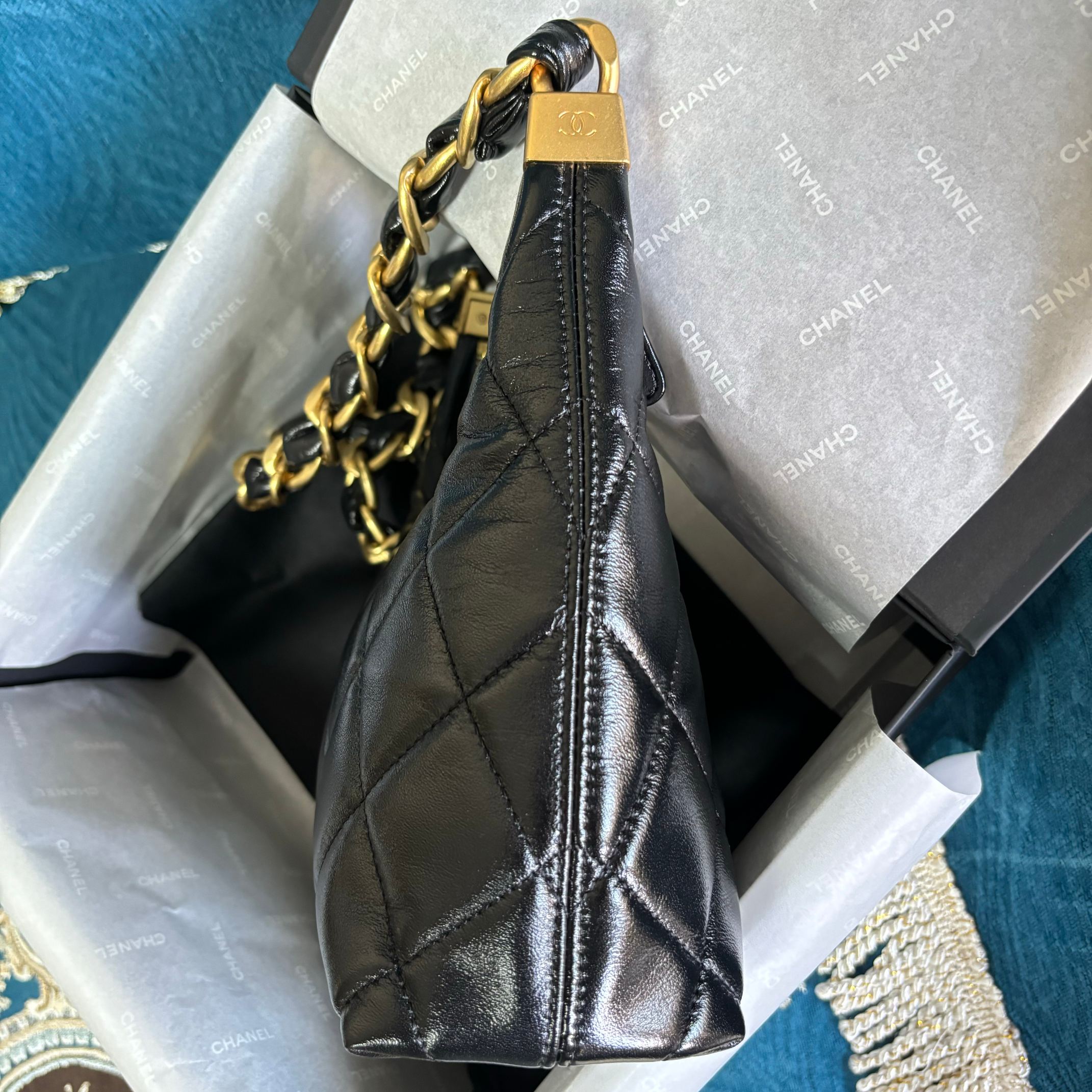 Chanel 小号升级版小香腋下包型号:AS4922简介: 质量 之作 华丽与气质的前沿 是你意想不到的尊贵
